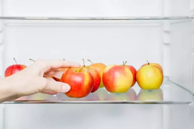 Apples in fridge