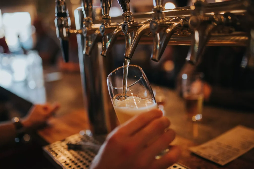 Siping beer from a machine