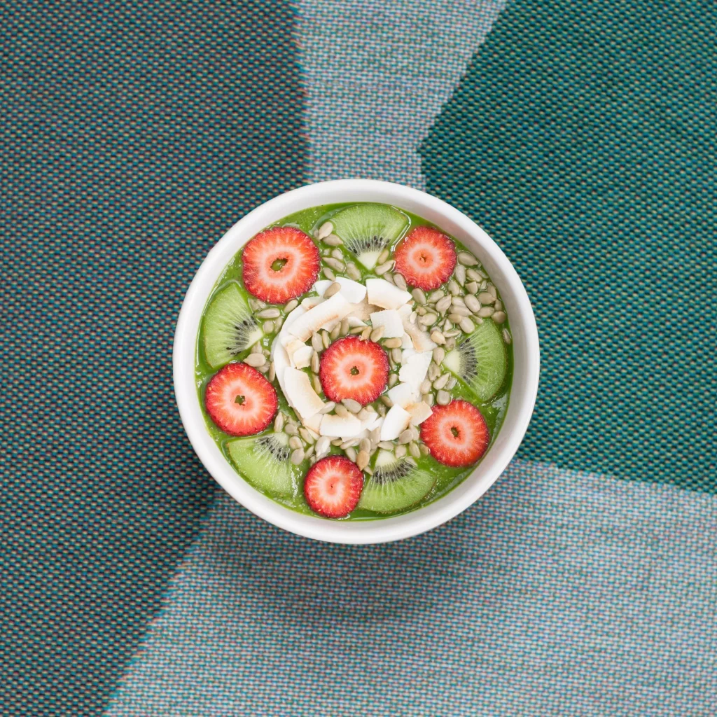 Healrhy mix of kiwi, strawberries and oatmeal