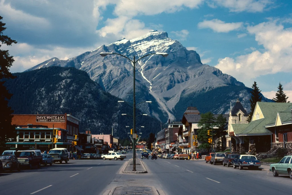 a mountain in the background of a small town