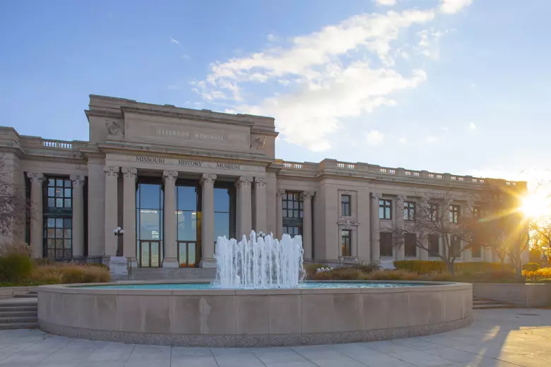 a white building with a fountain infront of it