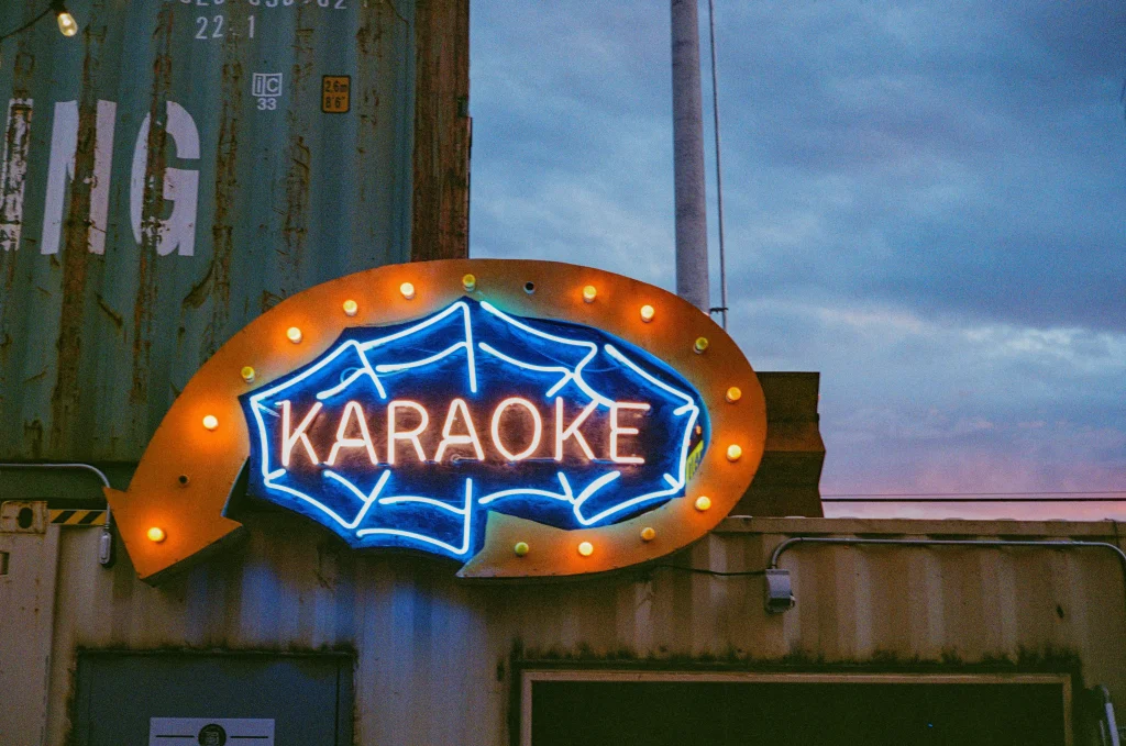 a sign that says karaoke