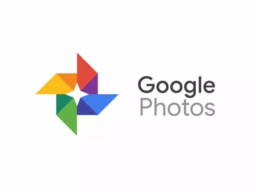 a colorful logo next to a writing that says Google Photos