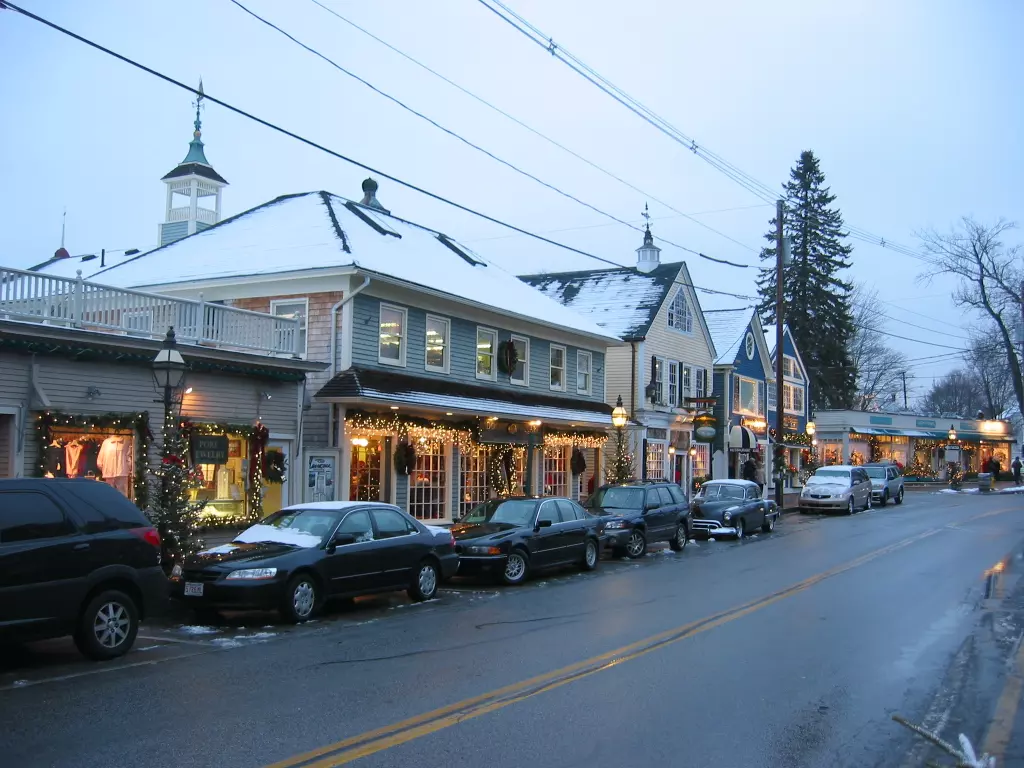 a restaurant photographed from the outside on a snowy day