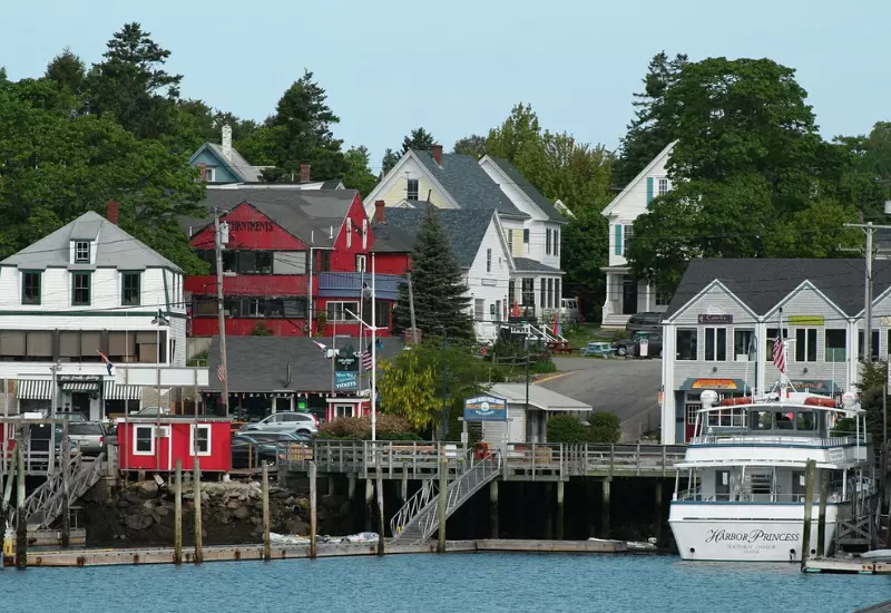 houses near the harbor