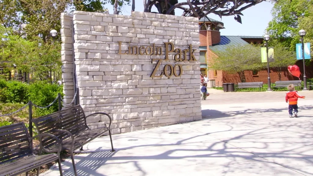 a stone wall with Lincoln Park Zoo written on it