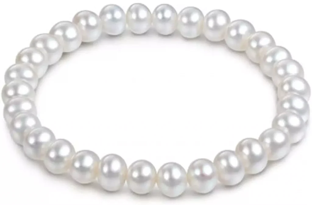 a small pearl bracelet